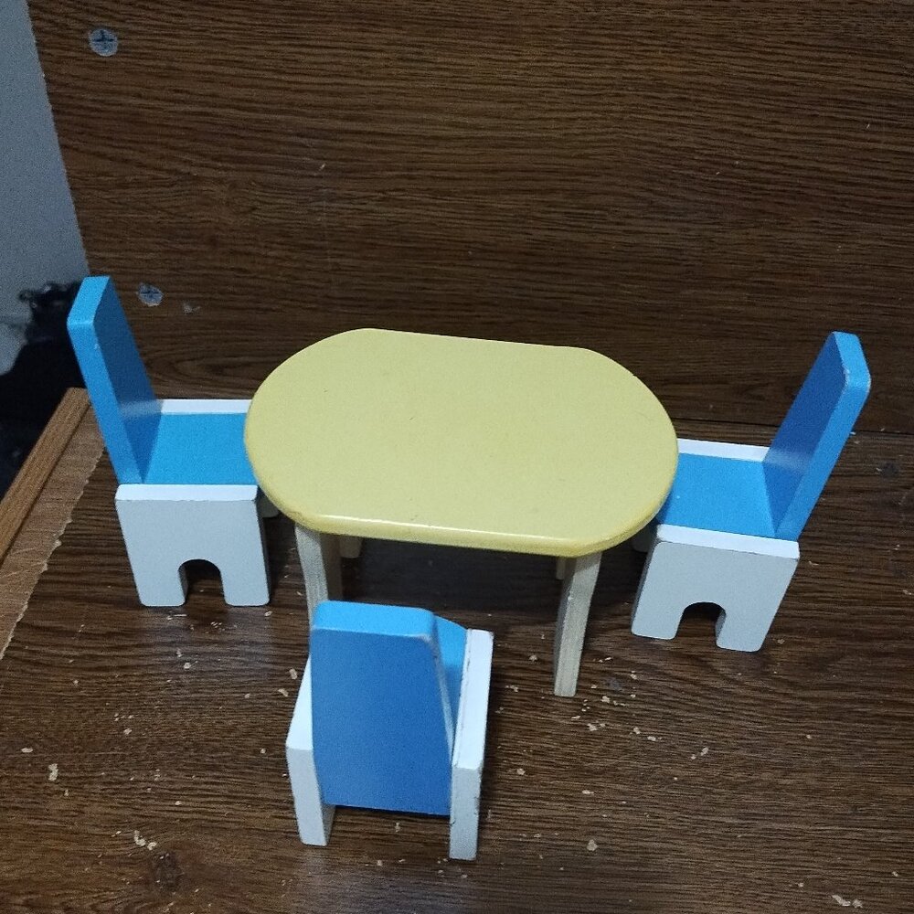 Dollhouse Furniture 4 piece set of 1 Table and 4 Chairs